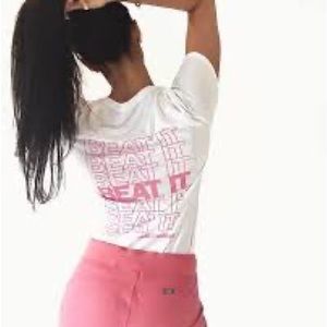 Figs Beat it Tee Size medium.